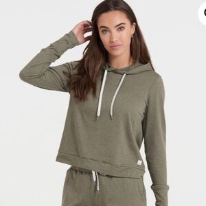 Vuori Halo Essential Hoodie color Oregano Heather size XS